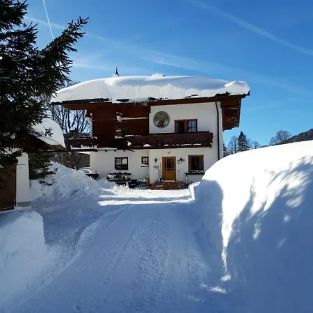 Konukevi Alpenhaus Birkhahn *