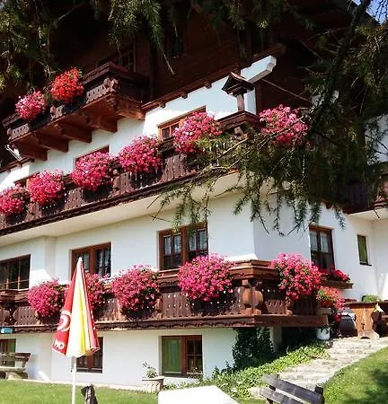 Alpenhaus Birkhahn Konukevi *