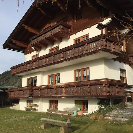 Alpenhaus Birkhahn Konukevi Ramsau am Dachstein